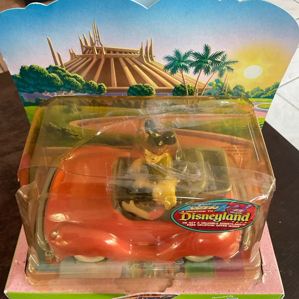 Disney Disneyland Chevron AUTOPIA Car Sugy red